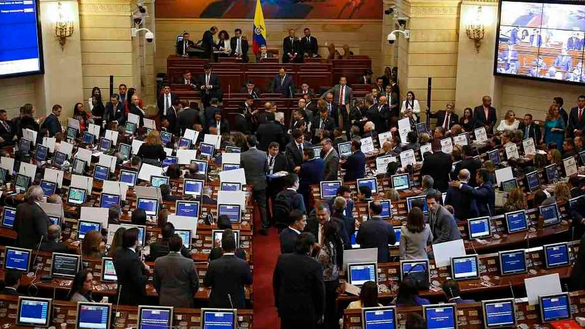 Proyecto de Ley que Reduce Las Vacaciones de Los Congresistas