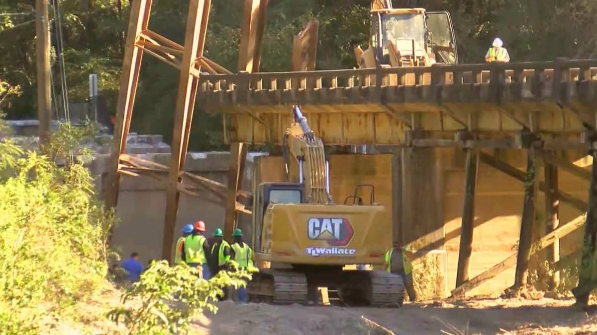 Tres muertos y cuatro heridos tras colapsar puente en Mississippi que iba a ser demolido