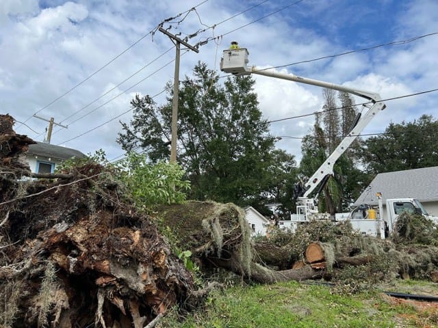 Los residentes siguen sin electricidad tras el huracán Milton